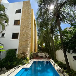 Golondrinas 4*, Playa del Carmen Mexico